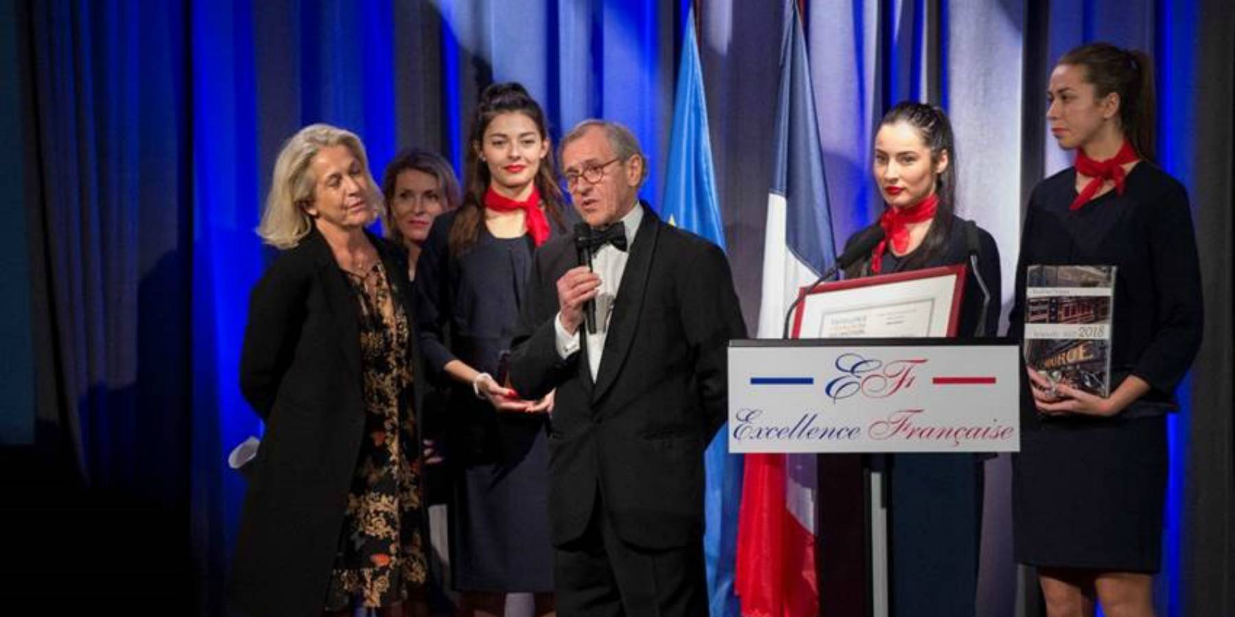 Le Cordon Bleu París recibió trofeo de la Excelencia Francesa