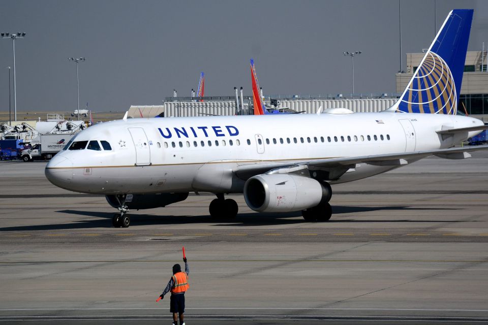 United Airlines reanuda más