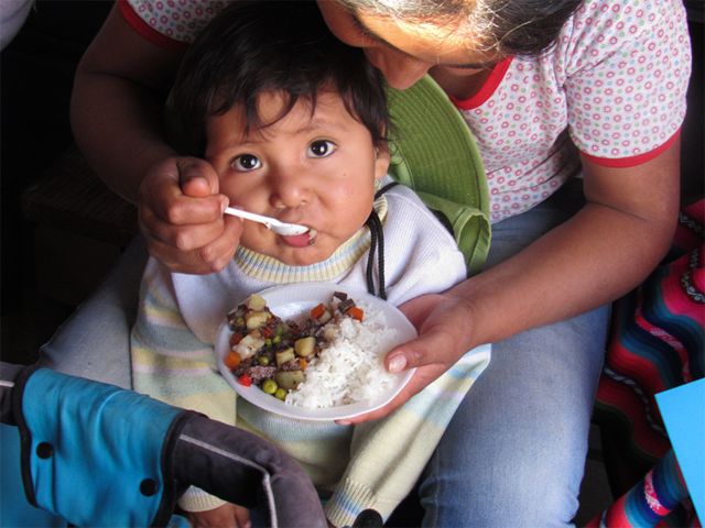 familias padece de hambre en el Perú