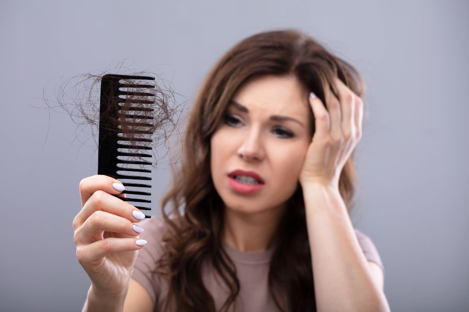 El ESTRÉS puede causar la caída del cabello