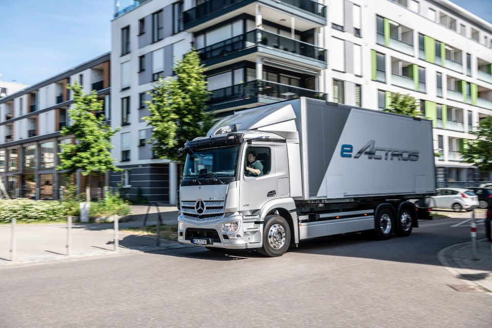 camiones presenta eActros