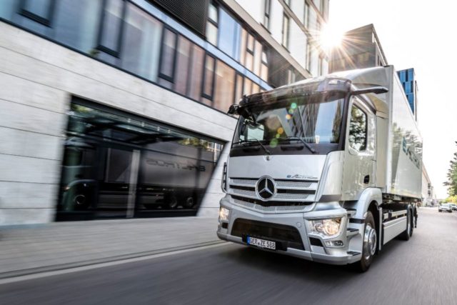 camiones presenta eActros