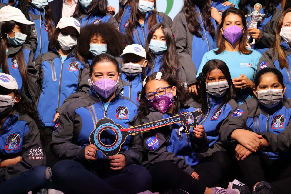 Quince niñas peruanas podrán conocer la NASA