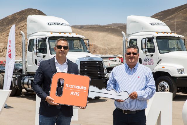 entrega 10 remolcadores Freightliner