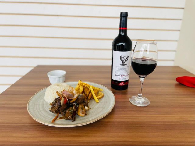 maridar platos criollos con vinos aromáticos