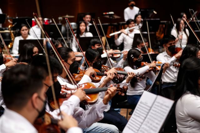 La Orquesta Juvenil de Sinfonía por el Perú