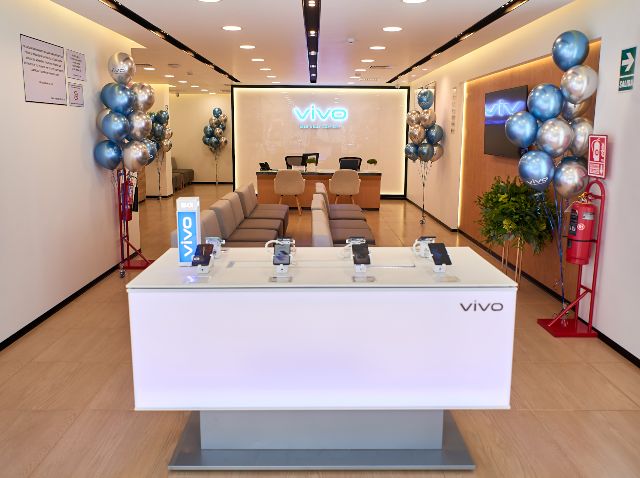 vivo inaugura su primer centro de servicio en Perú