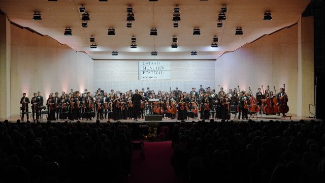 La Orquesta Juvenil Sinfonía por el Perú brilla 