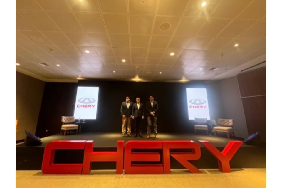 Chery realizó un conversatorio