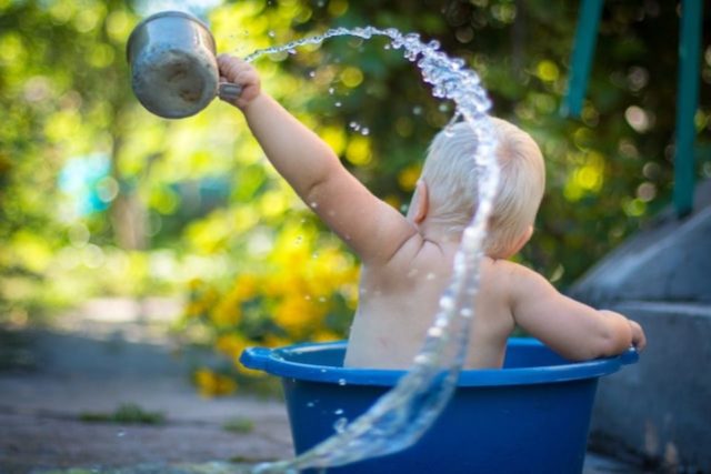 7 consejos para cuidar la piel de un niño en verano