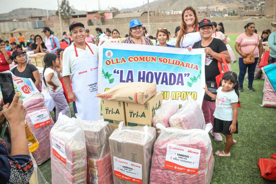 UNACEM y Alicorp entregan ayuda a 74 ollas comunes en Manchay