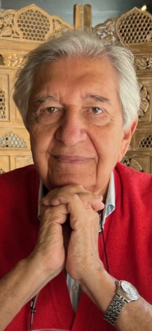 El escritor y dramaturgo peruano HERBERT MOROTE