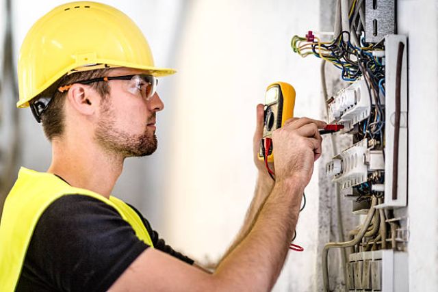 prevenir accidentes eléctricos en el trabajo