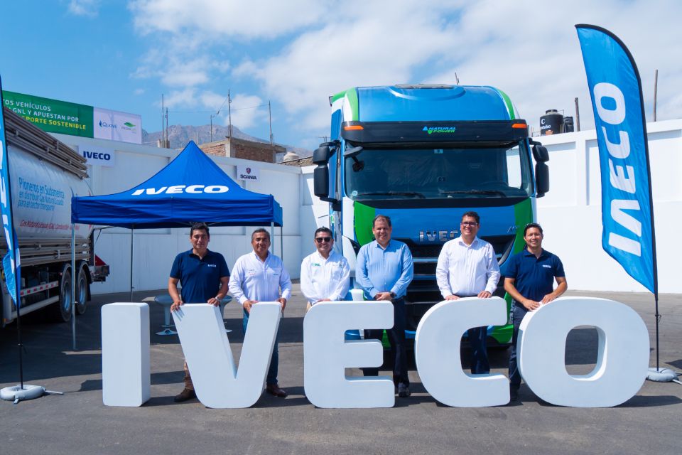 Andes Motor hace entrega del primer Tracto Iveco
