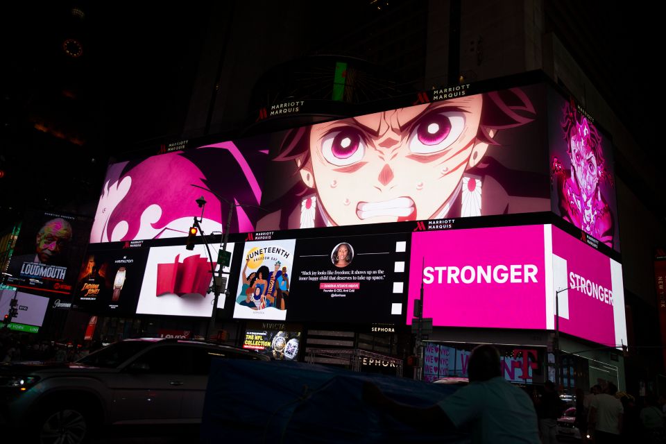 Kimetsu no Yaibaya y Crunchyroll toman Time Square