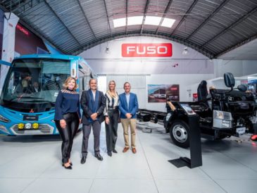 Lanzamiento del nuevo bus MF100 Euro V de FUSO