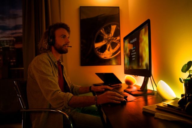 un Gamer con Philips Hue