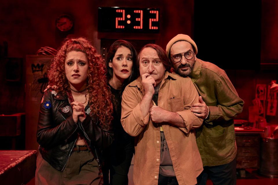 Emocionante Comedia con un Elenco Estelar