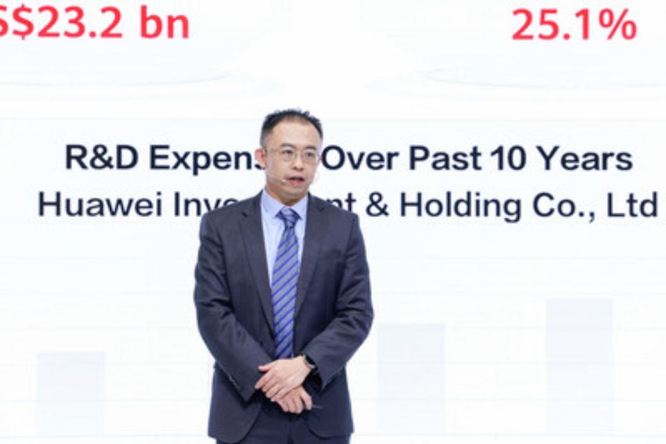 Huawei dice que cobró 560 millones