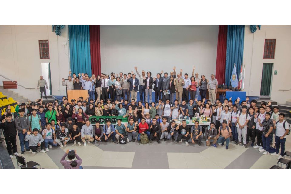 BASF Peruana entrega donación de libros