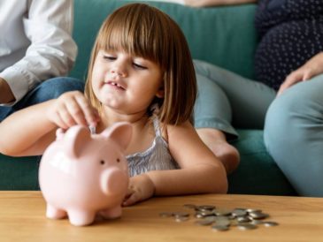 Cinco consejos para enseñarle a ahorrar a un niño