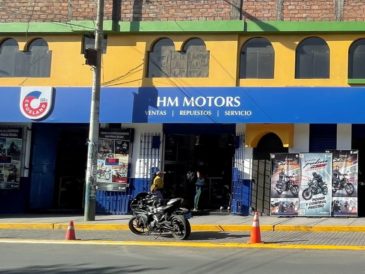 Bajaj reinaugura Power Store en Arequipa