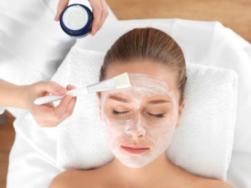 Seis beneficios de realizarse una limpieza facial profunda