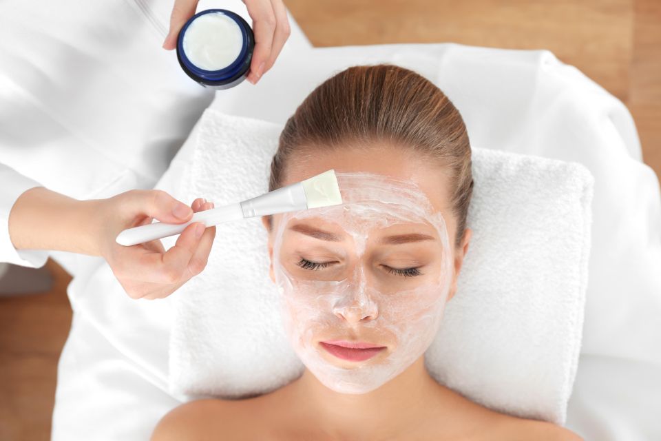 Seis beneficios de realizarse una limpieza facial profunda