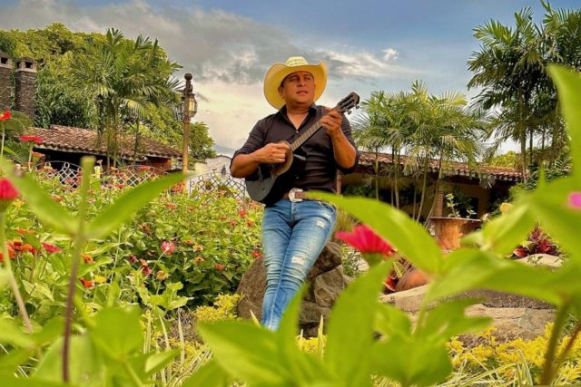 Cantante Fernando Tovar se consagra