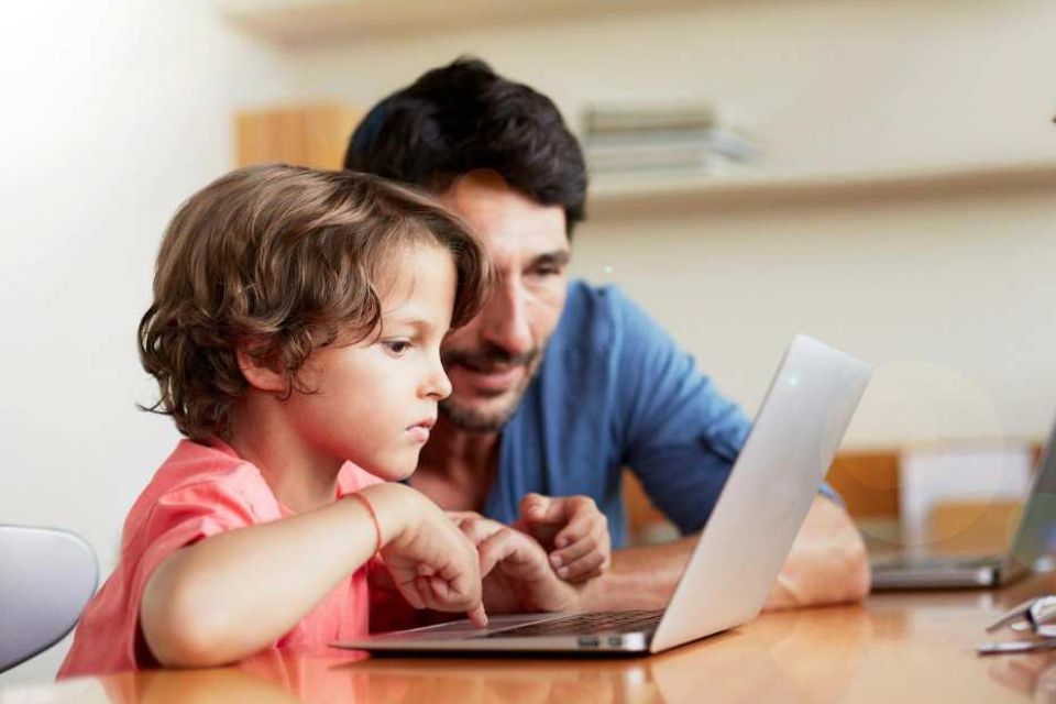 Cómo proteger a tus hijos en línea