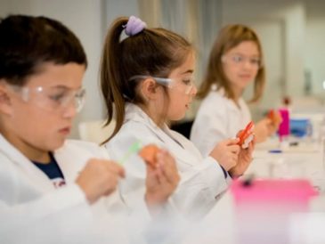 Henkel impulsa la educación científica