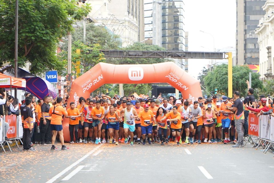 corredores participaron en la primera carrera