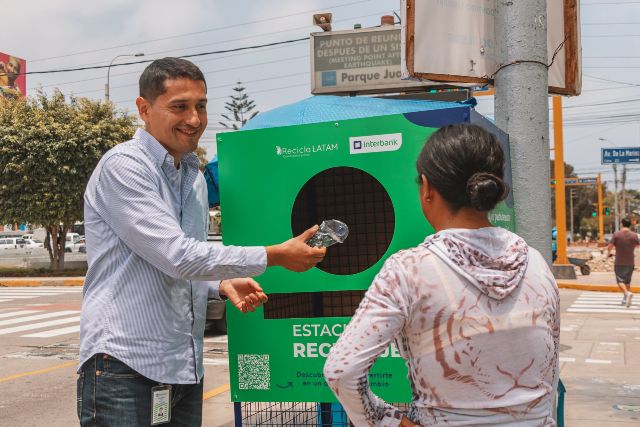Interbank y Recicla LATAM instalan estaciones de reciclaje