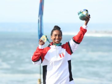 La surfista peruana Mafer Reyes ganó