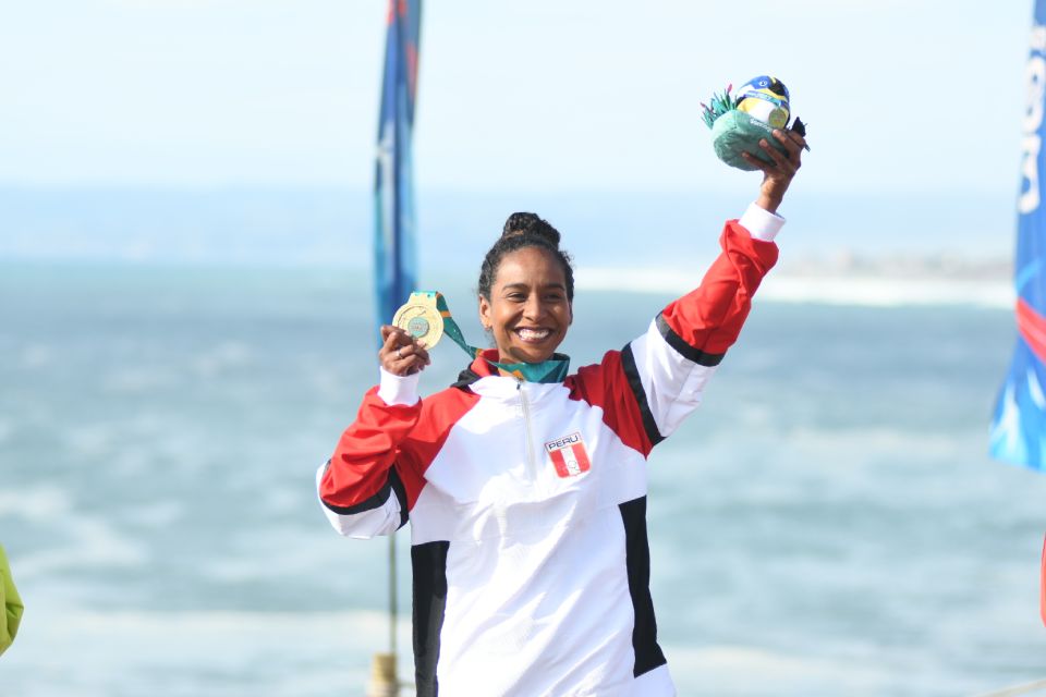 La surfista peruana Mafer Reyes ganó