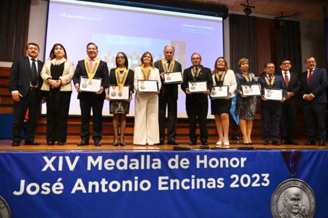 Ministra de Educación participó en la XIV Medalla de Honor José Encinas