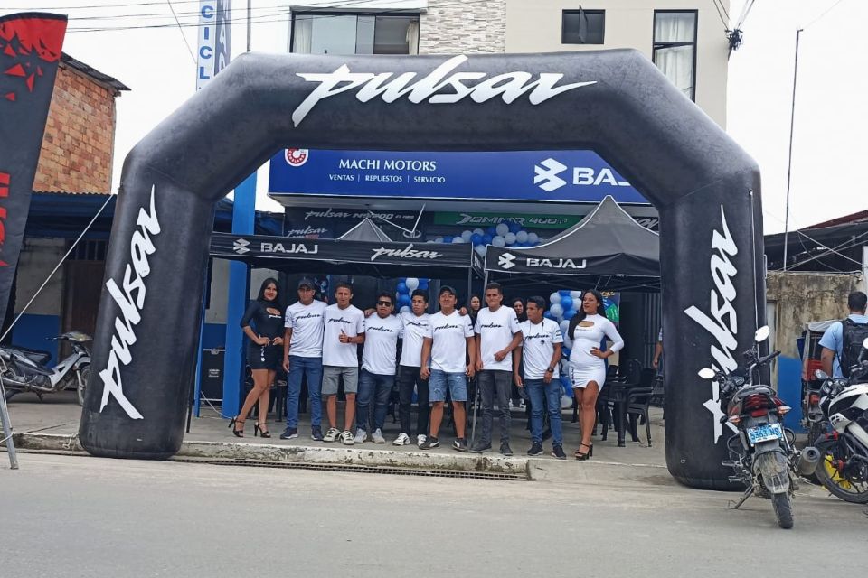 Bajaj inaugura nueva tienda