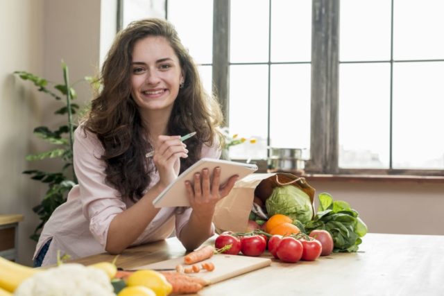 Cómo ajustar tus recetas para hacer comidas más saludables
