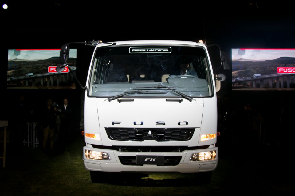 Fuso lanza su legendario camión FK repotenciado