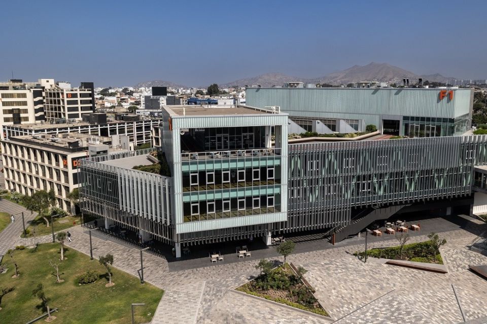 Nuevo edificio de la Universidad de Lima recibe tres premios