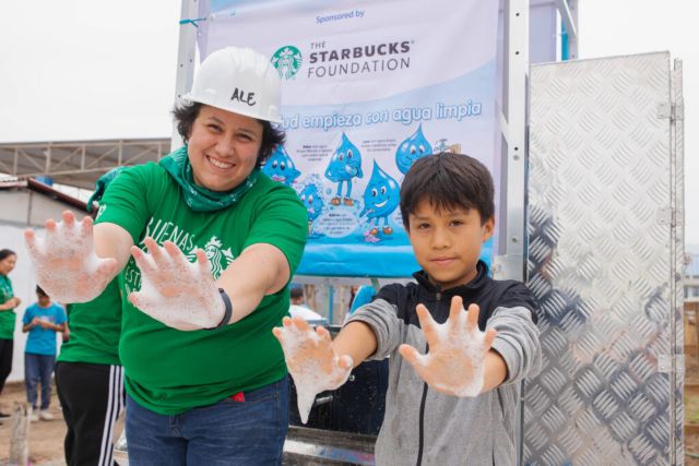 Starbucks Foundation y Planet Water Foundation 