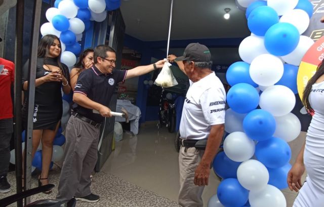 Bajaj inaugura nueva tienda