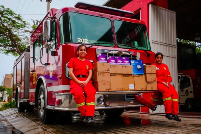 Bomberos reciben donaciones