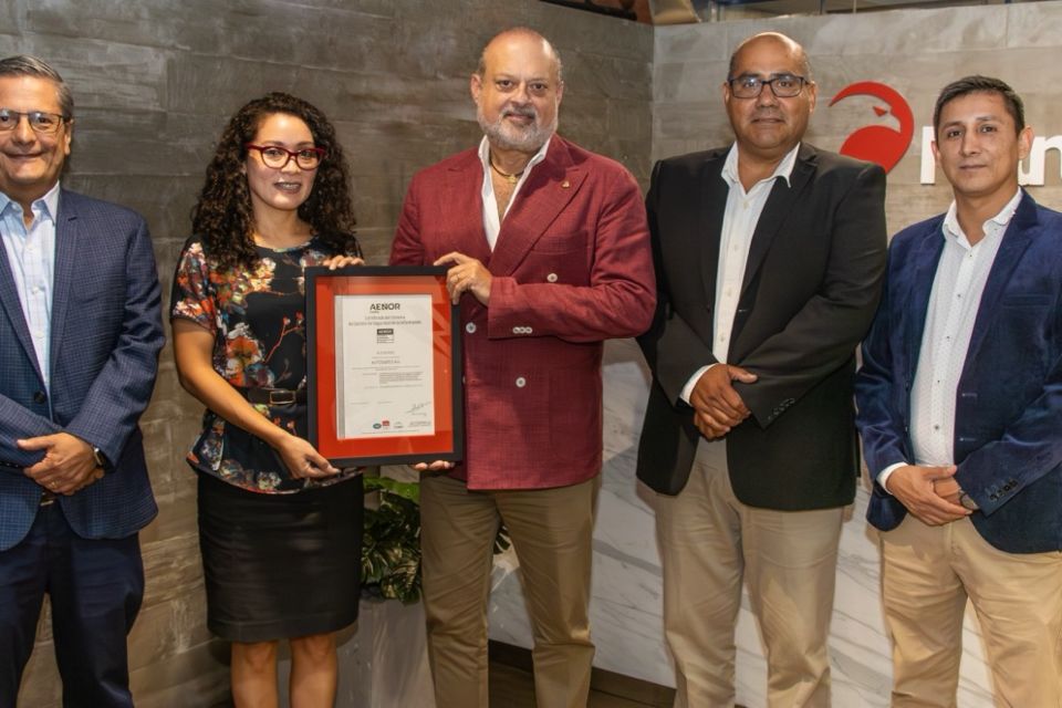 Hunter obtiene certificación internacional