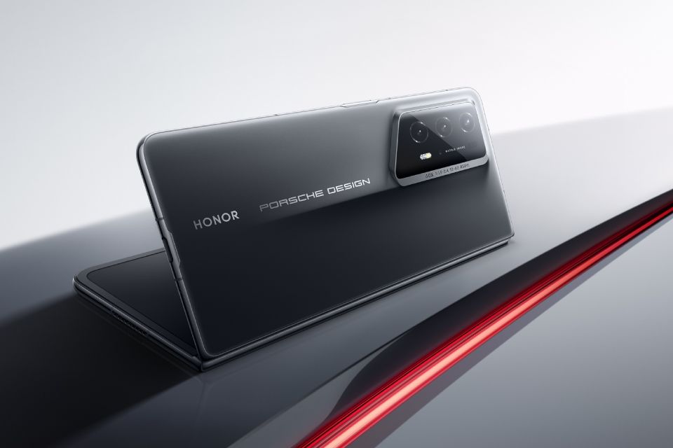 PORSCHE DESIGN HONOR Magic V2 RSR