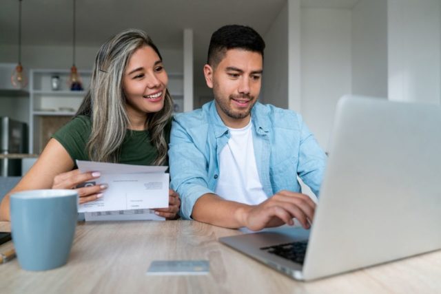 consejos financieros para parejas jóvenes