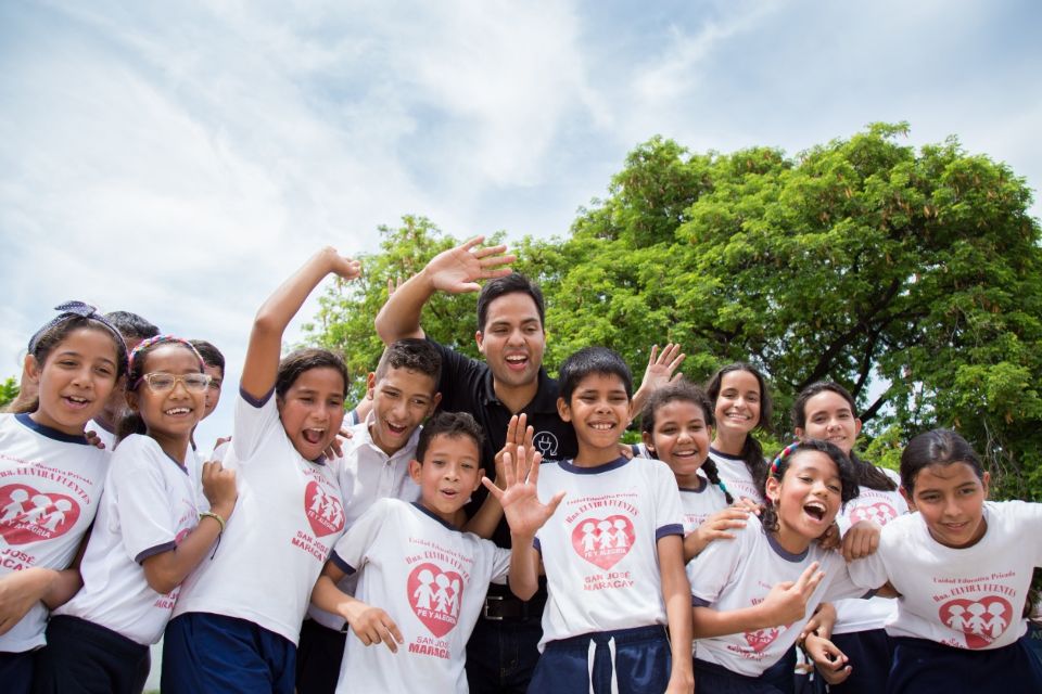 ACCESO A LA TECNOLOGÍA EN ESCUELAS PÚBLICAS