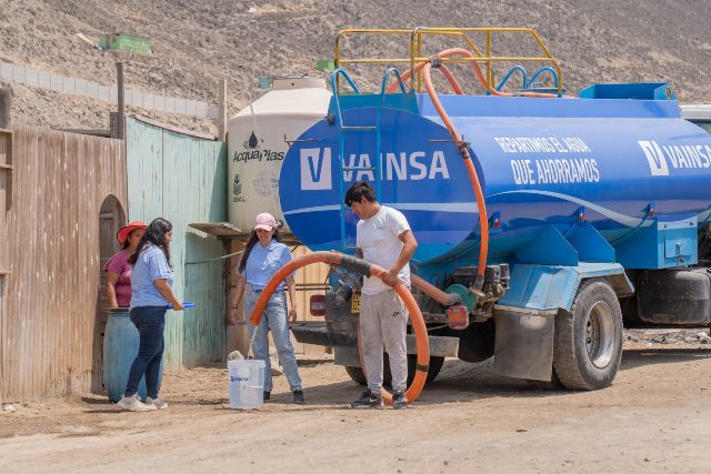 Vainsa dona 3500 litros de agua en Lurín