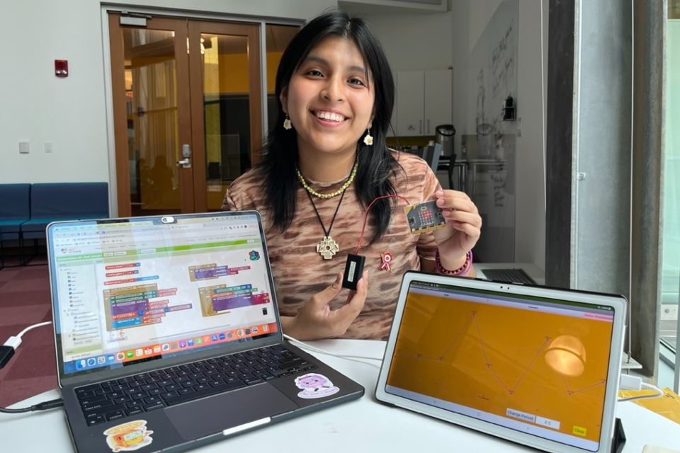 joven peruana que trabaja en el MIT