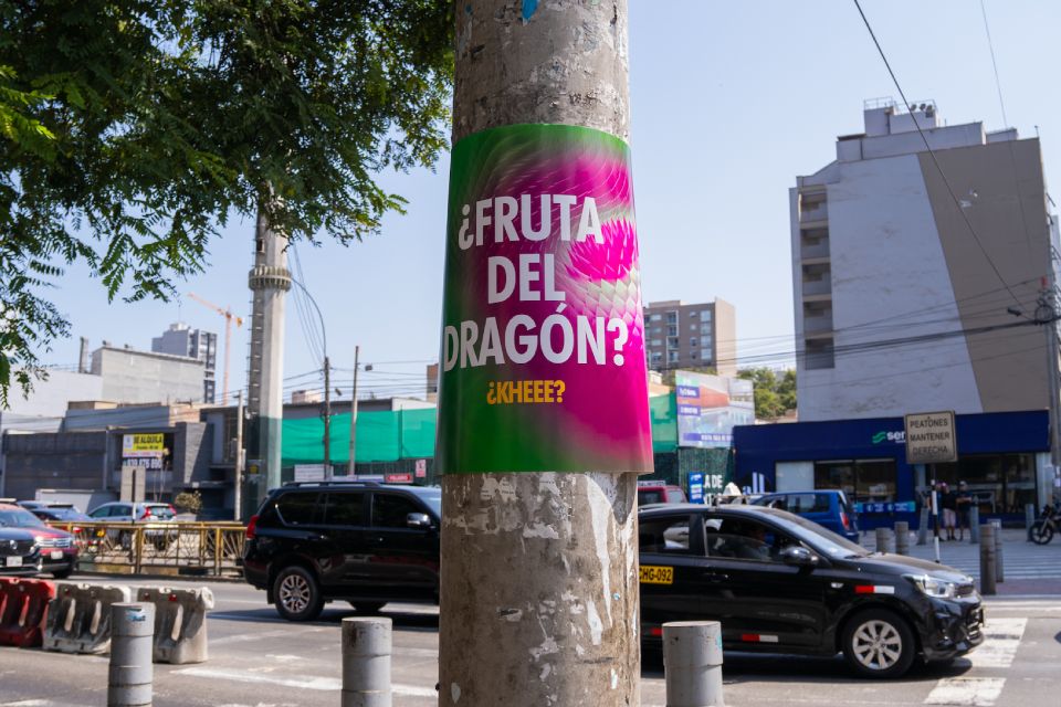 Carteles que invaden las calles ¿Qué es la fruta del dragón?